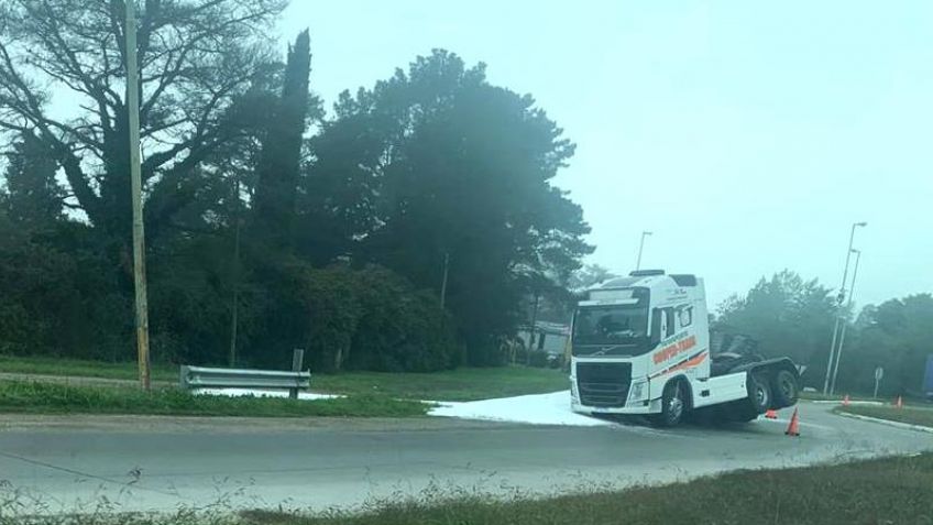 Vuelco en la rotonda de Ruta 226 y Reforma Universitaria