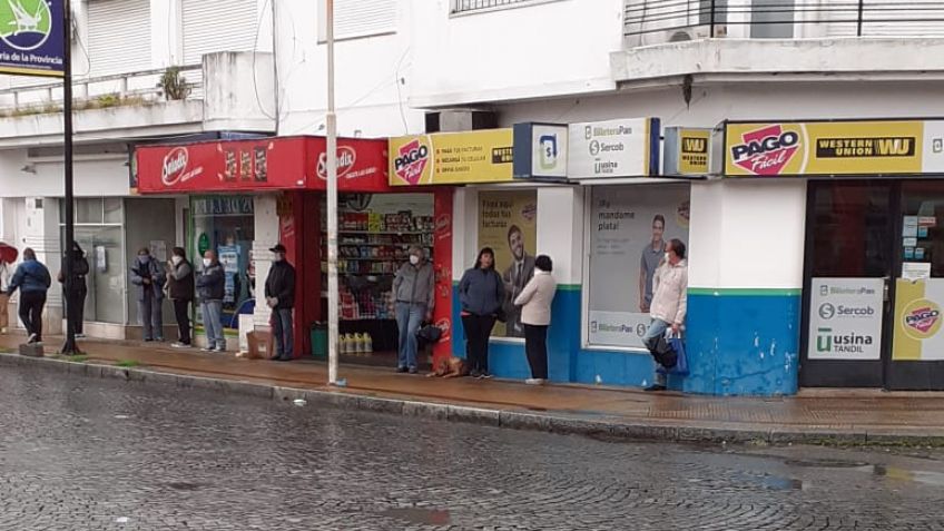 Se registraron largas colas en los puntos de pago y reiteraron las recomendaciones