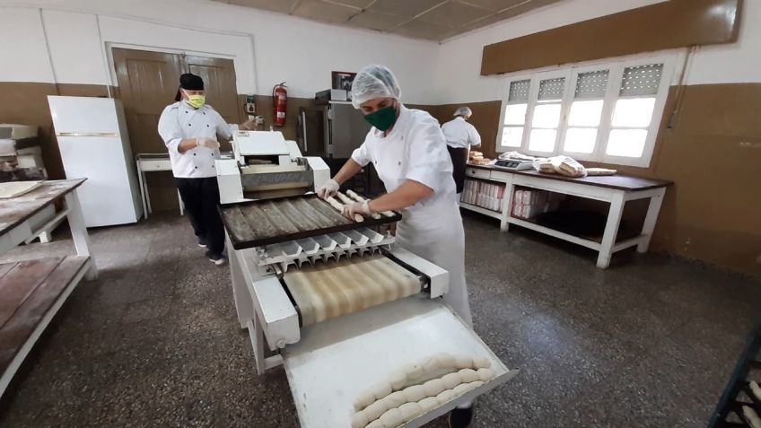 El Municipio, el Ejército e iglesias evangélicas producen pan y pizzas 