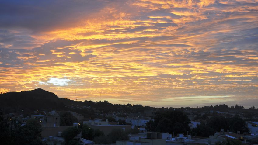 Viernes con cielo nublado