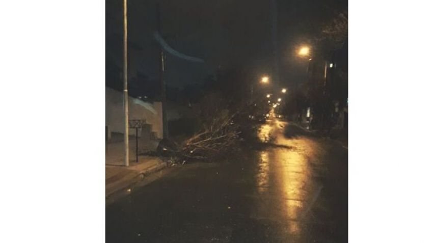 Los fuertes vientos trajeron varias complicaciones