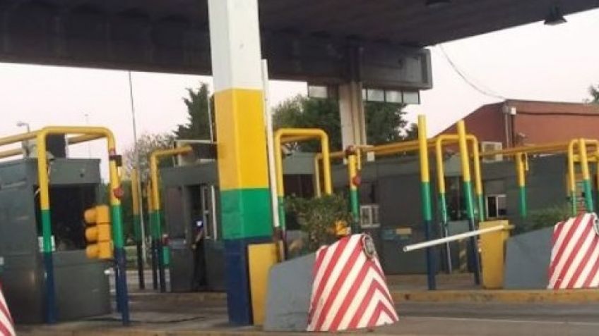 Policías y Bomberos pidieron no pagar peaje cuando van a trabajar: la empresa se los negó