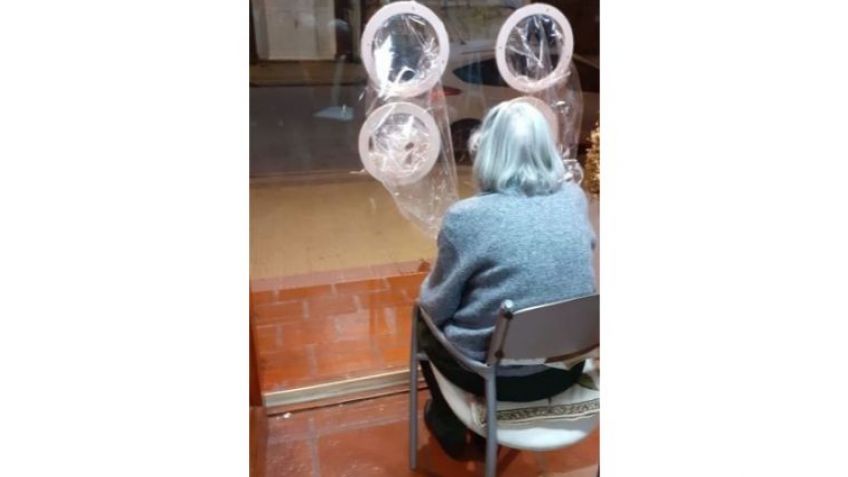 Volvieron los 'abrazos en tiempos de cuarentena'