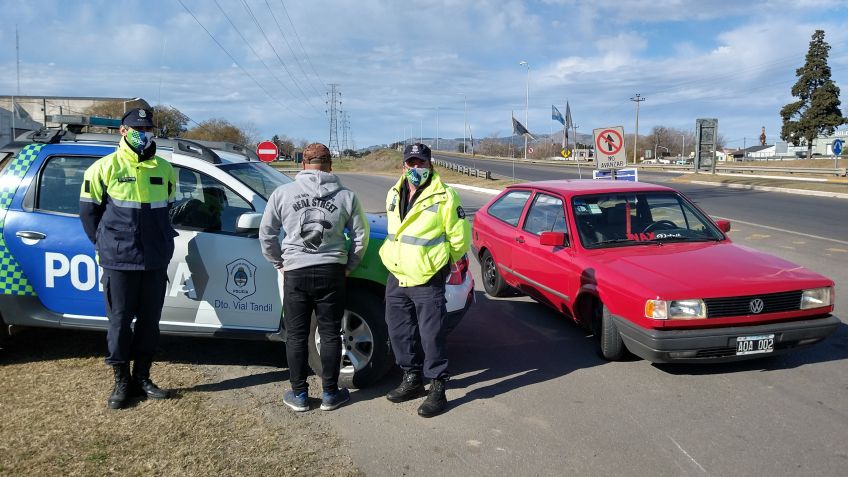 La policía detuvo a un coche con documentación apócrifa