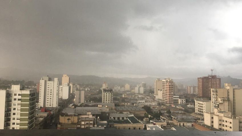 Hay alerta meteorológico por "lluvias y tormentas fuertes"