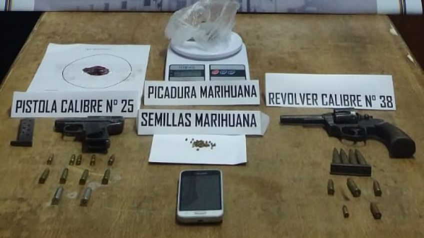 Secuestran dos armas y marihuana en un allanamiento