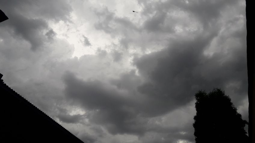 Sábado con cielo nublado