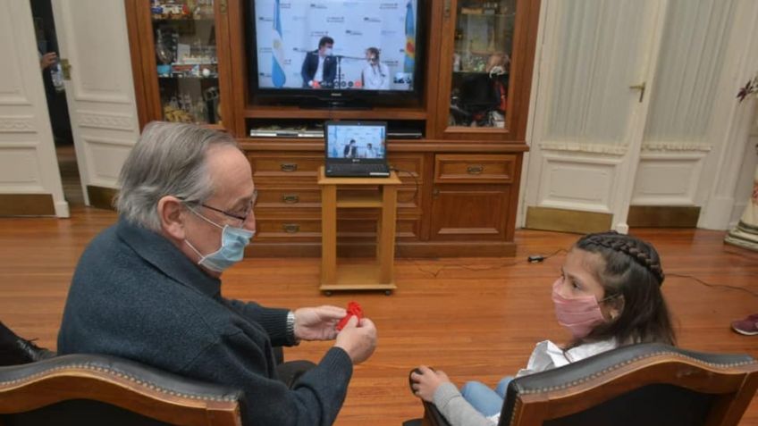 Se llevó a cabo el acto "virtual" por el Día de la Bandera