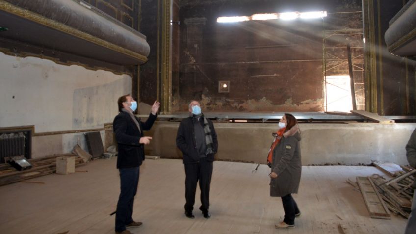 Con la colocación de vigas, avanza la restauración del Teatro Cervantes