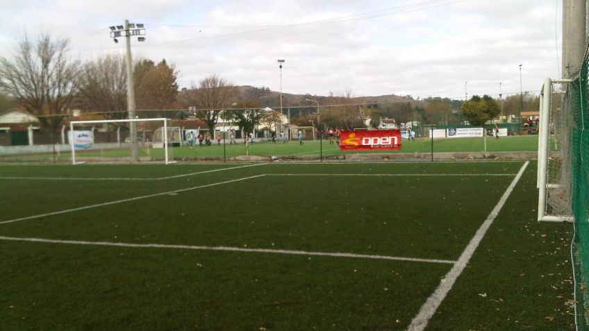 Vuelven al trabajo las canchas de fútbol 