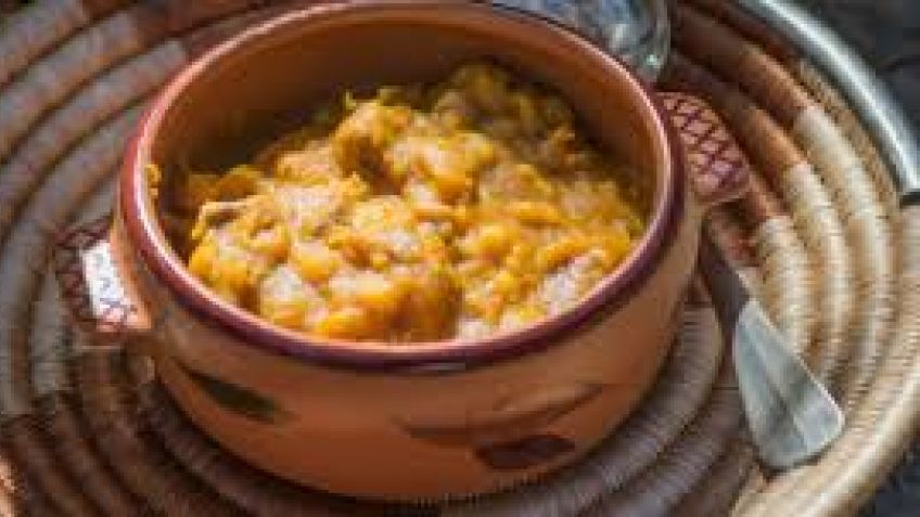 El jueves, locro solidario         