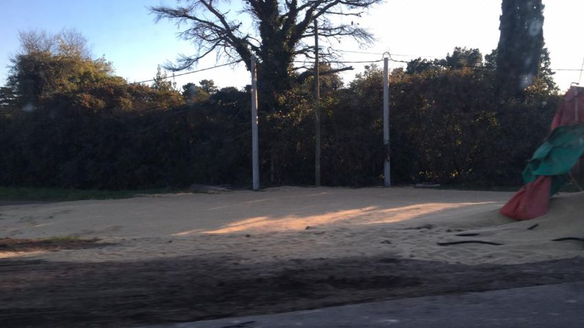Otro camión volcó su acoplado en 226 y Reforma Universitaria