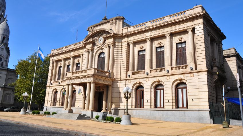 "El municipio acompaña a familias e instituciones tandilenses con una millonaria inversión"