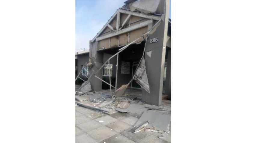 Cayó parte del frente del Centro de Salud Mental Tita Brivio