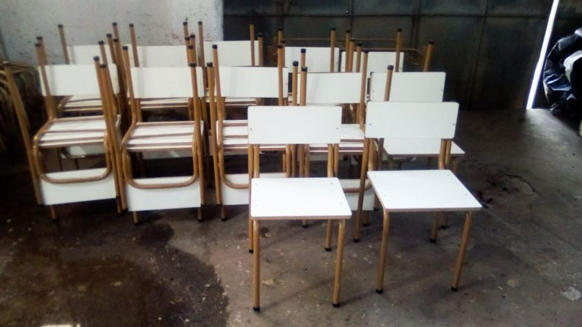 Reacondicionan mobiliario para escuelas de la ciudad
