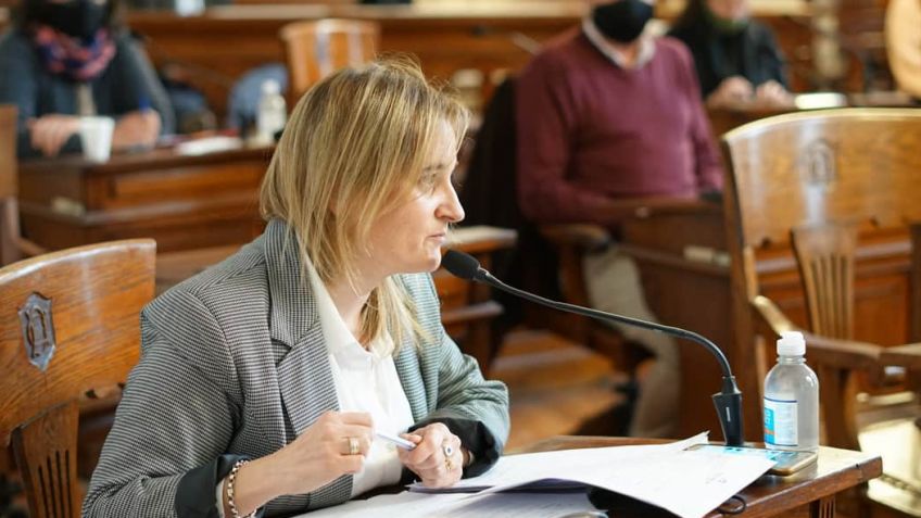 Tras un duro debate, el Concejo aprobó por unanimidad la emergencia turística