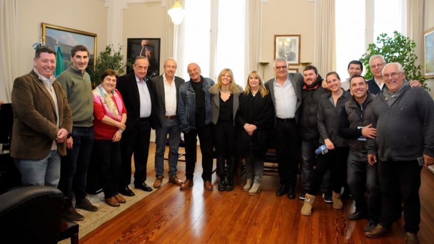 Con colegas y autoridades, en el homenaje que le hizo el intendente en su último día de trabajo