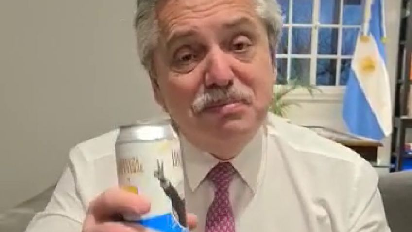 El presidente con la cerveza del "Chino" Garcé