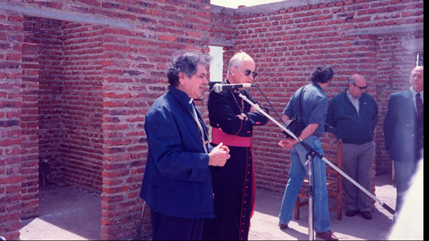 Durante la construcción de Casitas de la Esperanza (1992).