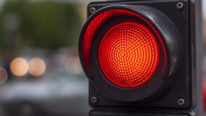 El Semáforo sigue en Rojo