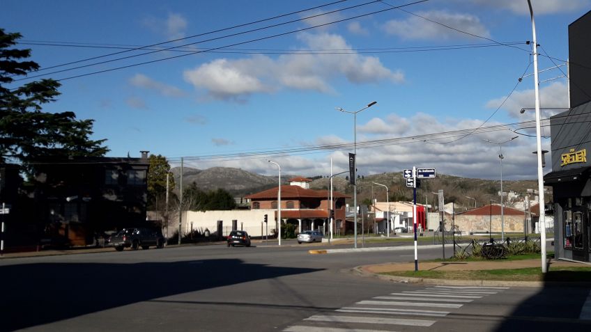 Sábado con cielo parcialmente nublado y 27º de máxima