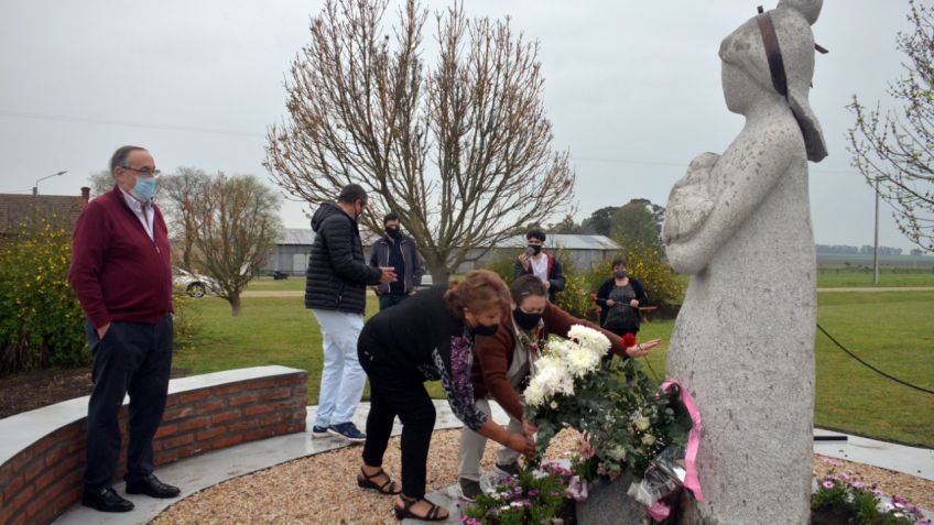 Se colocó un monumento a la madre en Gardey