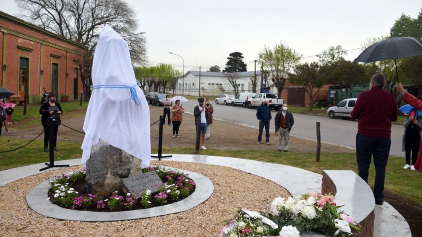 Se colocó un monumento a la madre en Gardey