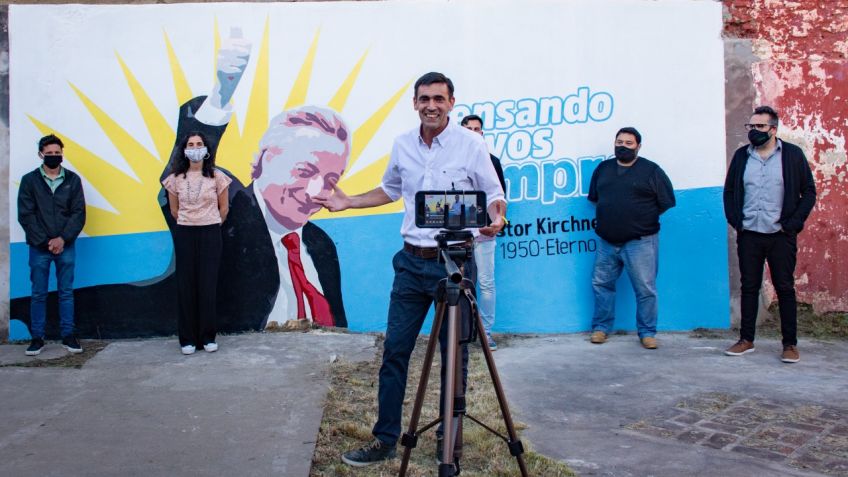 El Frente de Todos homenajeó a Néstor Kirchner pintando un mural 