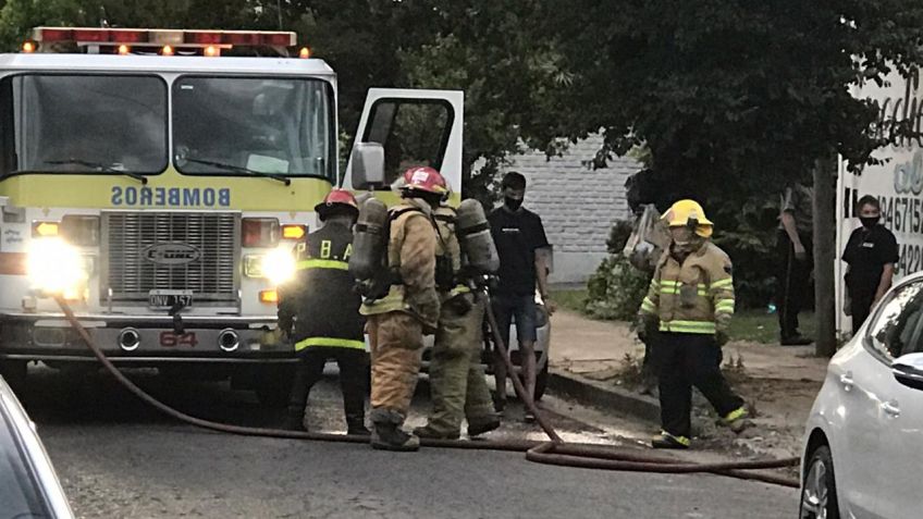 Quema de pastos provocó principio de incendio en casa vecina