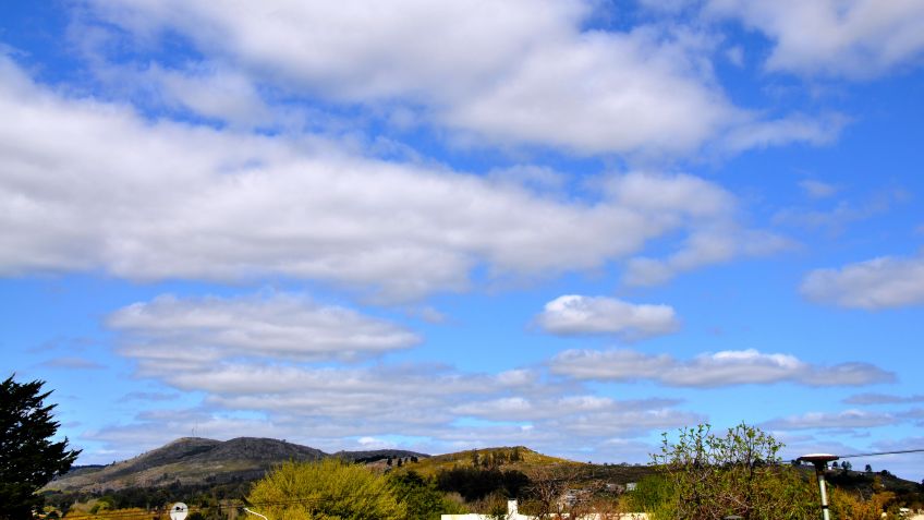 Jueves: cielo parcialmente nublado y máxima de 23º