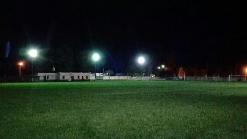 Varias canchas de Tandil prendieron sus luces por Maradona