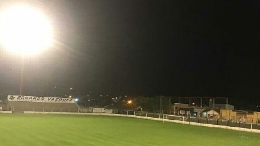 Varias canchas de Tandil prendieron sus luces por Maradona