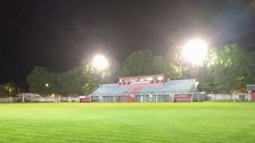 Varias canchas de Tandil prendieron sus luces por Maradona