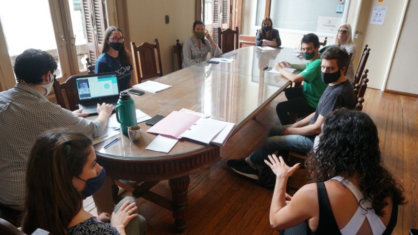 Universitarios y terciarios estuvieron con concejales  por el conflicto con las becas "Tandil Estudia"