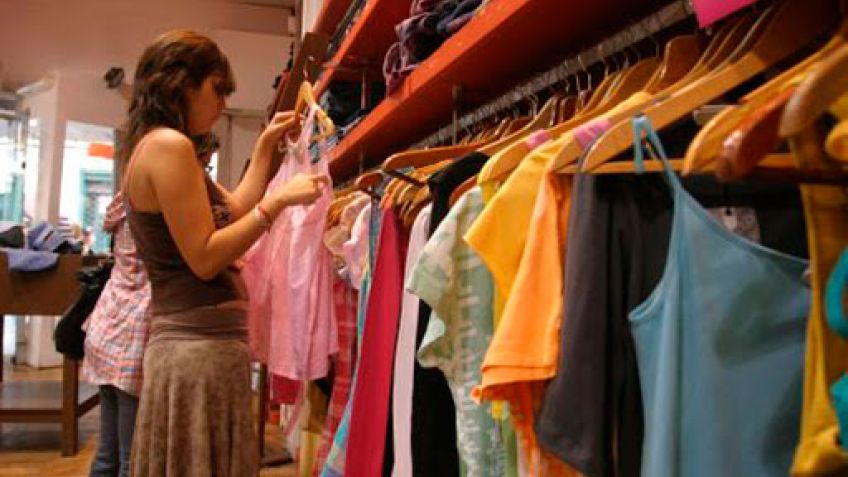 Las ventas minoristas cayeron un 6.7% anual en noviembre pero se recuperan contra octubre