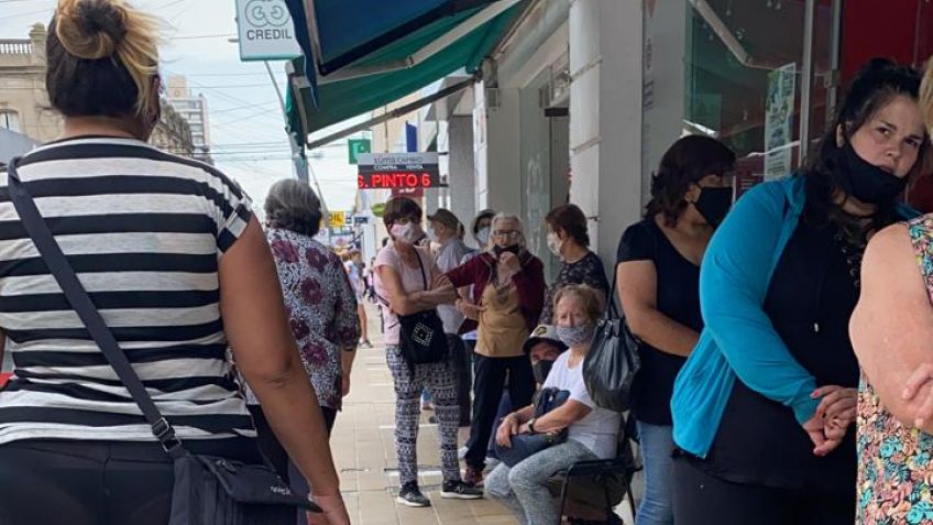 Descontrol en el centro por los diferentes horarios de los bancos
