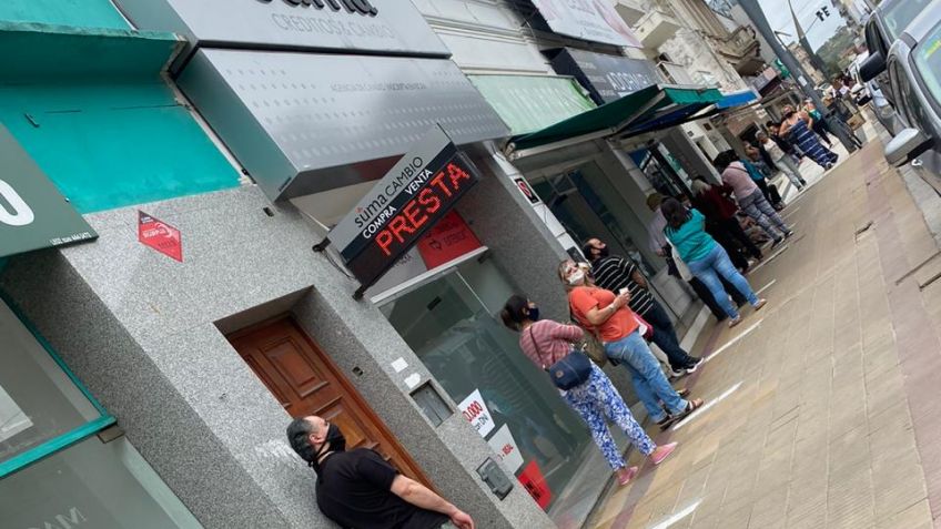 Descontrol en el centro por los diferentes horarios de los bancos