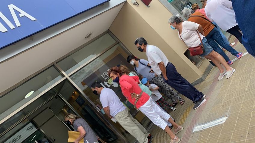 Descontrol en el centro por los diferentes horarios de los bancos