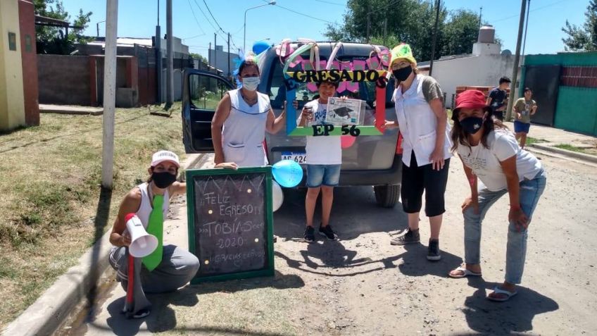 Docentes de la Escuela 56 visitaron a los egresados casa por casa para cerrar el año
