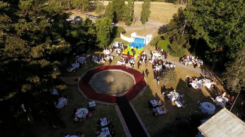Sin baile y al aire libre, hubo fiestas de egresados en Fuente de Alegría