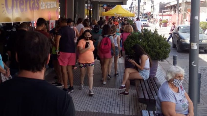 El centro tandilense se vio repleto de gente en busca de regalos