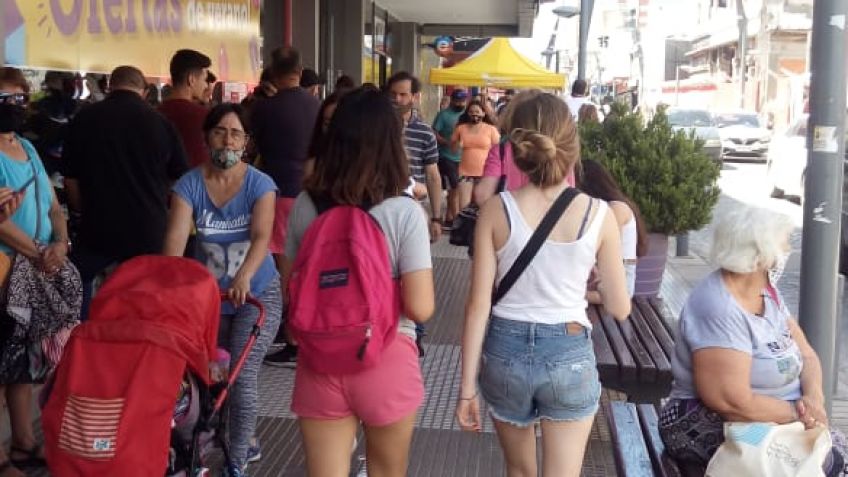 El centro tandilense se vio repleto de gente en busca de regalos
