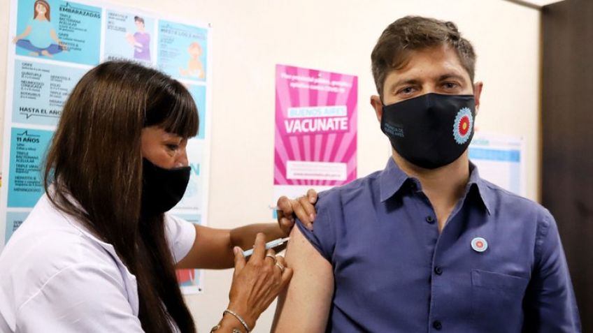 Kicillof se vacunó y dijo estar "orgulloso de haber puesto el hombro"