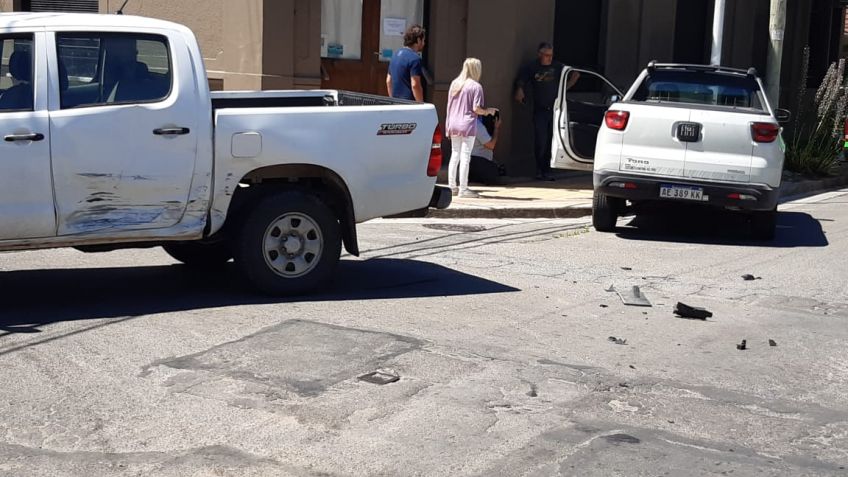 Choque sin consecuencias en la esquina de Constitución y 14 de Julio