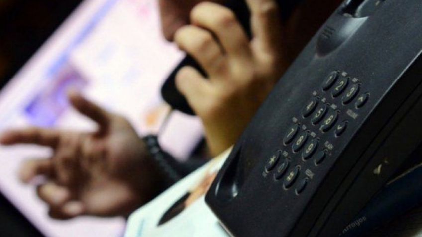 Con el "Cuento del Tío", abuelo entregó ahorro en dólares