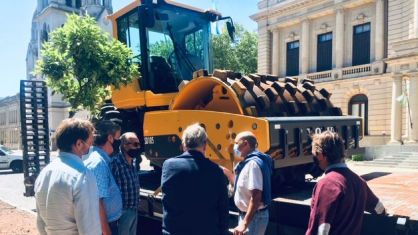 El Municipio presentó una compactadora que se suma a la flota de maquinarias