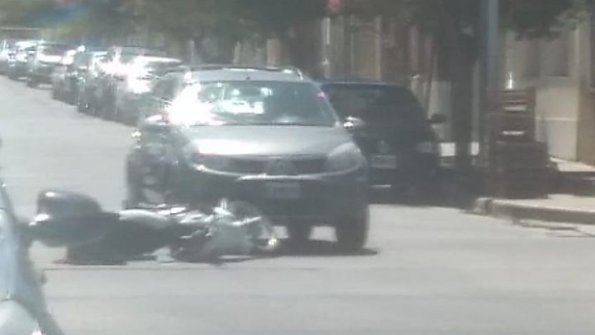 Una mujer herida tras choque entre moto y auto