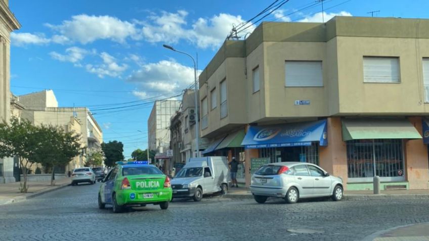 Dos vehículos chocaron en Belgrano y Chacabuco