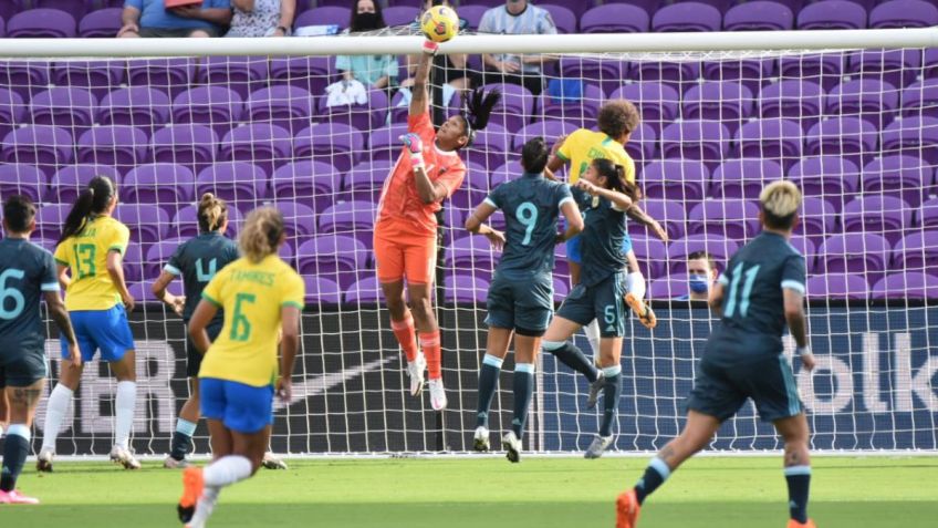 Futbol femenino: Argentina, con tres tandilenses como titulares, cayó con Brasil