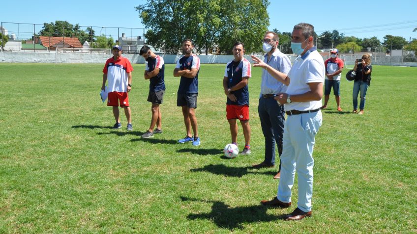 Ferro presentó al nuevo cuerpo técnico encabezado por "Bochi" Abad